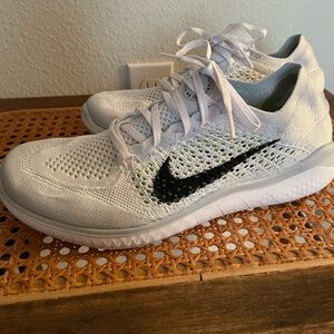 Nike free flyknit. They have been worn on one walk.